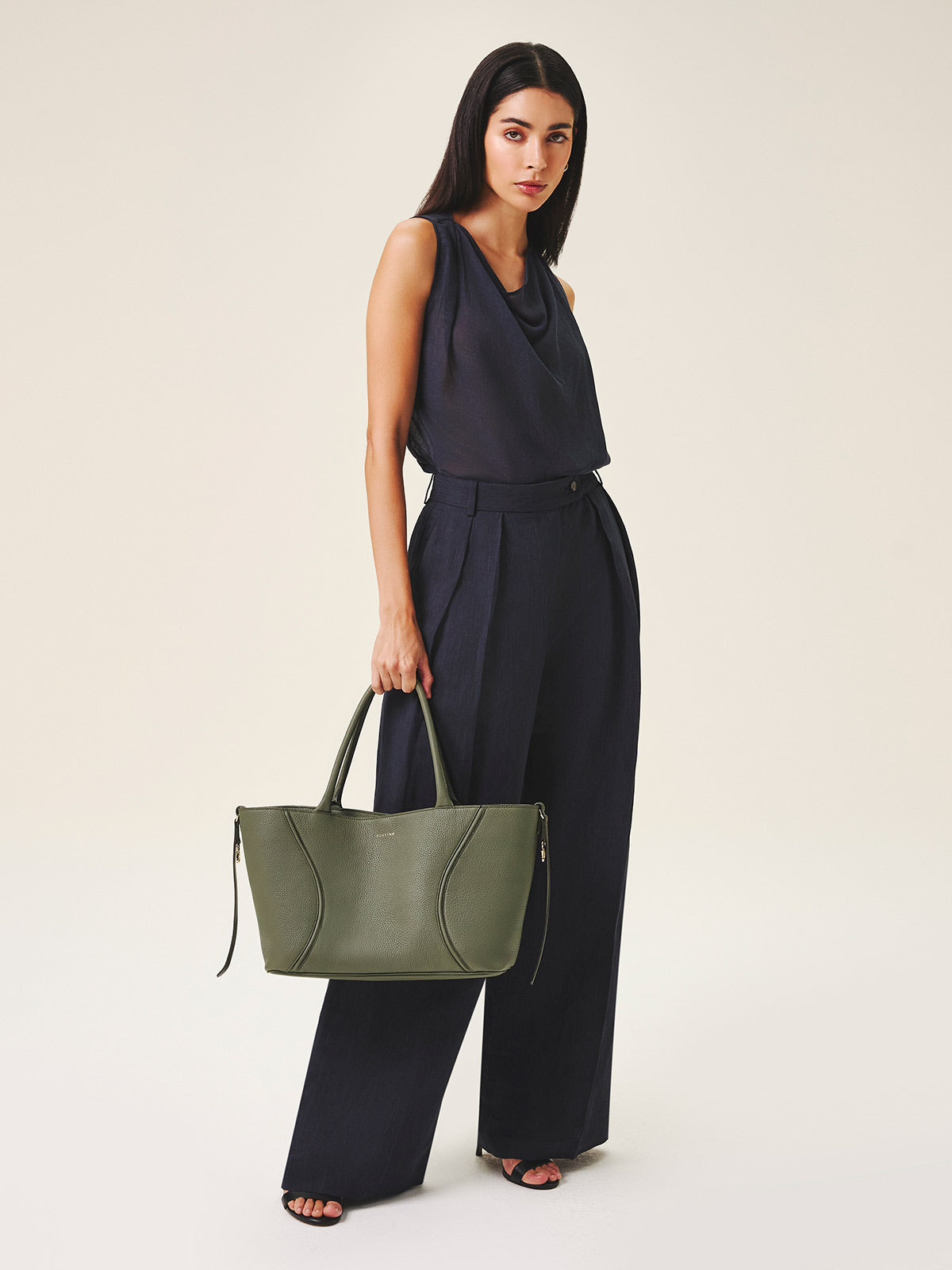Swift 35 Medium Leather Tote Bag. Made in England by Tusting