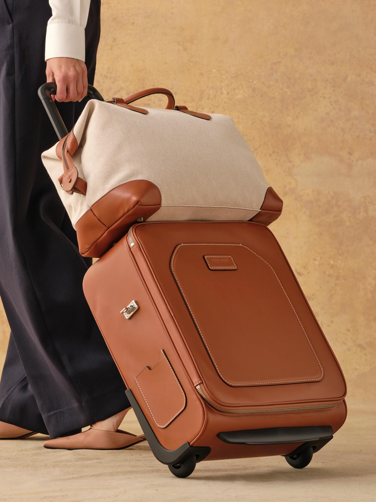 Como Explorer Cream and Tan Weekend Bag Small Tusting